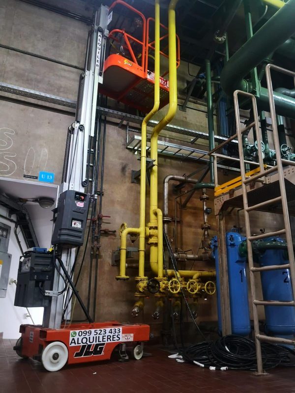 Somos una empresa dedicada al alquiler de maquinaria para trabajo seguro en altura: brazos articulados, plataformas tijera y telescópicas . Contamos con equipos eléctricos y diésel grua naranja 3